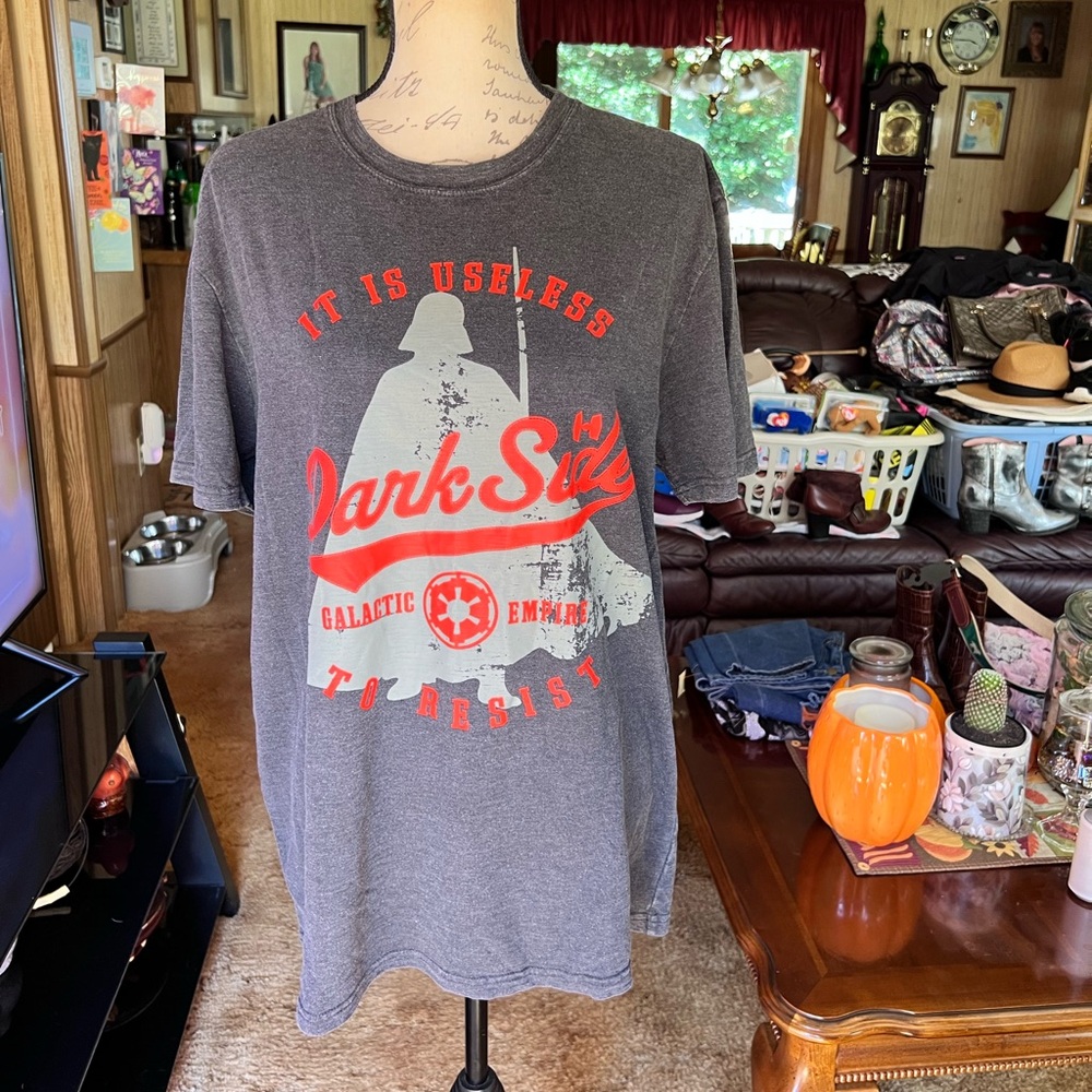 Mens Star Wars Dark Side Graphic Gray T-Shirt Size Large.